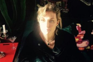 Рената Литвинова поразила естественной красотой без косметики