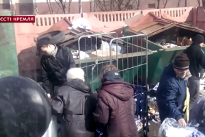 В Рязани голодная толпа набросилась на испорченные продукты из супермаркета