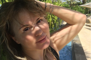 Поклонники не узнали опухшую Анну Семенович без макияжа