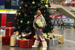 Анастасия Волочкова пришла на елку в торговый центр в пижаме