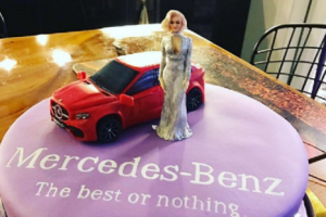 Полина Гагарина похвасталась подарком от Mercedes-Benz