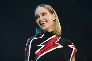 Над Глюкозой посмеялись фанаты: звезда "увеличила" себе пятую точку