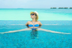 Беременная Полина Гагарина показала шпагат на зависть Волочковой