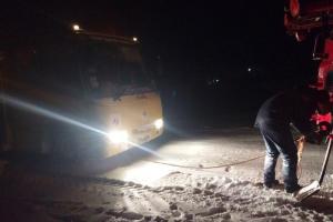 ЧП в Запорожье: спасатели освободили детей из снежного перемета