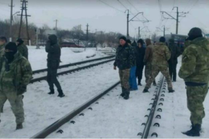 В Донбассе разгорелся конфликт между блокадниками и вооруженными людьми