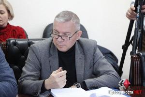Главный налоговик Николаевской области отказался отвечать на неудобный вопрос и молча сбежал от журналиста