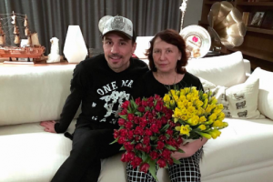 Дима Билан показал поклонникам свою маму