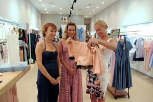 Волочкова покупает дочери одежду на рынке и летает эконом-классом