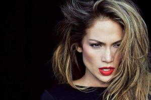 Дженнифер Лопес поделилась пикантным снимком: поклонники в восторге от фигуры певицы