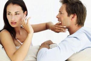 Специалисты назвали первый признак того, что отношениям пары приходит конец