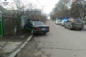 В Николаеве пьяный водитель сбил подростка и влетел в дерево: мужчина пытался скрыться