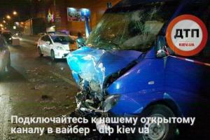 Жуткое ДТП в Киеве: 1 человек погиб и 9 пострадали, среди них дети и беременные женщины