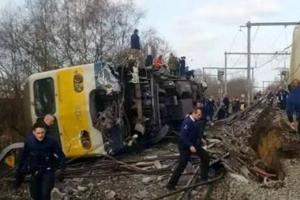 Жуткая авария в Бельгии: поезд сошел с рельсов и раздавил мужчину