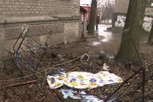 В Луганске женщина упала вместе с балконом: медики констатировали смерть 