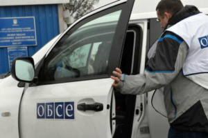Боевики задержали на блокпосту патруль ОБСЕ и обыскивали машину