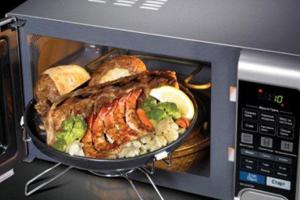 Что нельзя разогревать в микроволновке? Вы будете шокированы