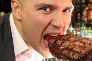 Ученые рассказали, почему мужчинам так важно есть мясо