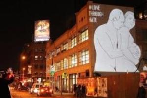 "Беременный" Трамп в объятиях Путина: соцсети взорвало новое фото