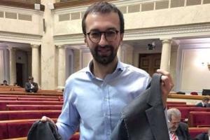 На заседании Верховной Рады нардепу Лещенко оторвали рукав пиджака