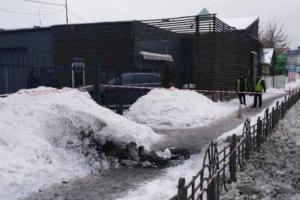 В Киеве взрывом разворотило тротуар, пострадали прохожие