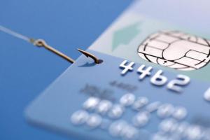 У жителей оккупированной территории и переселенцев забирают деньги с карт