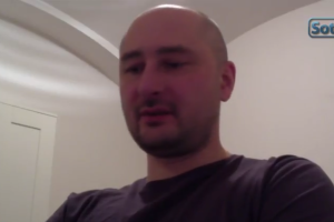 Журналист Аркадий Бабченко рассказал об экстренном отъезде из России