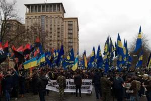 В третью годовщину бегства Януковича из Киева на Майдане Независимости собираются активисты