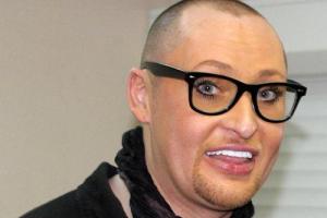 Российский певец вставил зубы и собирается вернуться на сцену