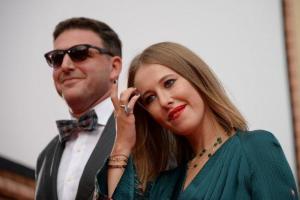 Ксения Собчак показала подарок к 8 Марта от мужа