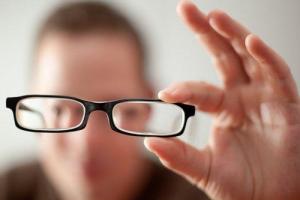 Современные гаджеты могут спровоцировать слепоту: медики бьют тревогу 