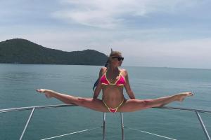 Волочкова оголила грудь