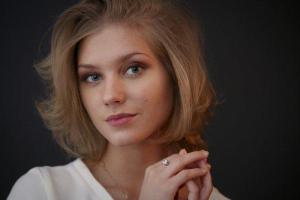 Актриса Кристина Асмус показала видео с маленькой дочерью и супругом