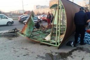 ДТП в Симферополе: водитель иномарки снес остановку с людьми