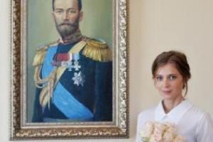 Соцсети высмеяли «мироточащий бюст» от Натальи Поклонской