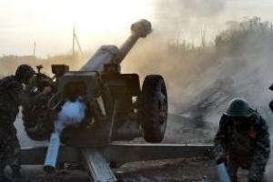 Жители Донецка вздрагивают от мощной канонады, на машинах воют сигналки - соцсети