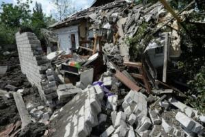 В секторе "Мариуполь" боевики активно бьют по домам мирных жителей: появились кадры