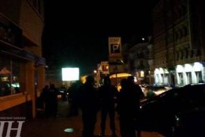 3 автобуса с военнослужащими Нацгвардии приехали к зданию Соломенского райсуда