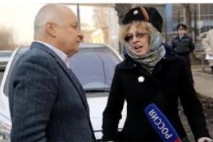 Кремлевский пропагандист Киселев сбежал от женщины с георгиевской лентой