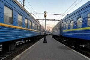 Стало известно, сколько вагонов "Укрзализныци" остаются в ОРДЛО