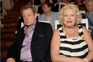 Жена Караченцова после ДТП заявила, что все равно будет пить