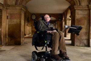 Стивен Хокинг собирается полететь в космос