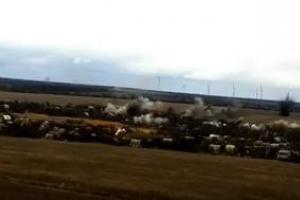 Появились шокирующие кадры обстрела боевиками Водяного: снаряды разрушают и сжигают украинское село