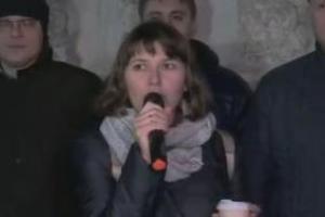 Активисты под Соломенским судом решили разбудить Насирова и кричат "Рома, вставай"