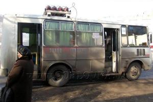 Салоны горловских маршруток напоминают "свинарник": люди боятся испачкать одежду 