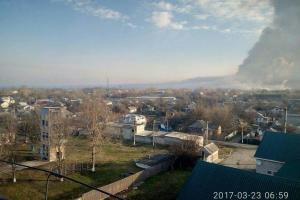В Балаклею начинают возвращаться местные жители, спасатели продолжают тушить пожар 