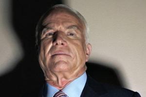 Сенатор Маккейн одобрил арест Насирова и призвал Украину продолжать бороться с коррупцией