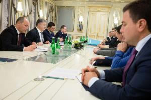 Завершилась встреча Порошенко с лидерами парламентских фракций: говорили о блокаде и транше МВФ