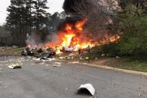 В США на жилой дом рухнул самолет