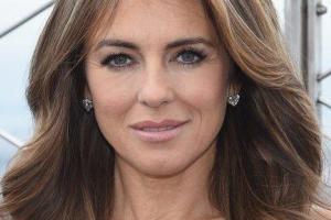 Актриса Элизабет Херли поразила публику внешним видом на вечеринке