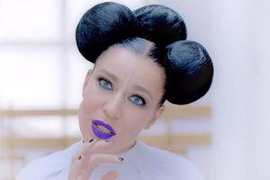 Певица Елка снялась в фотосессии обнаженной